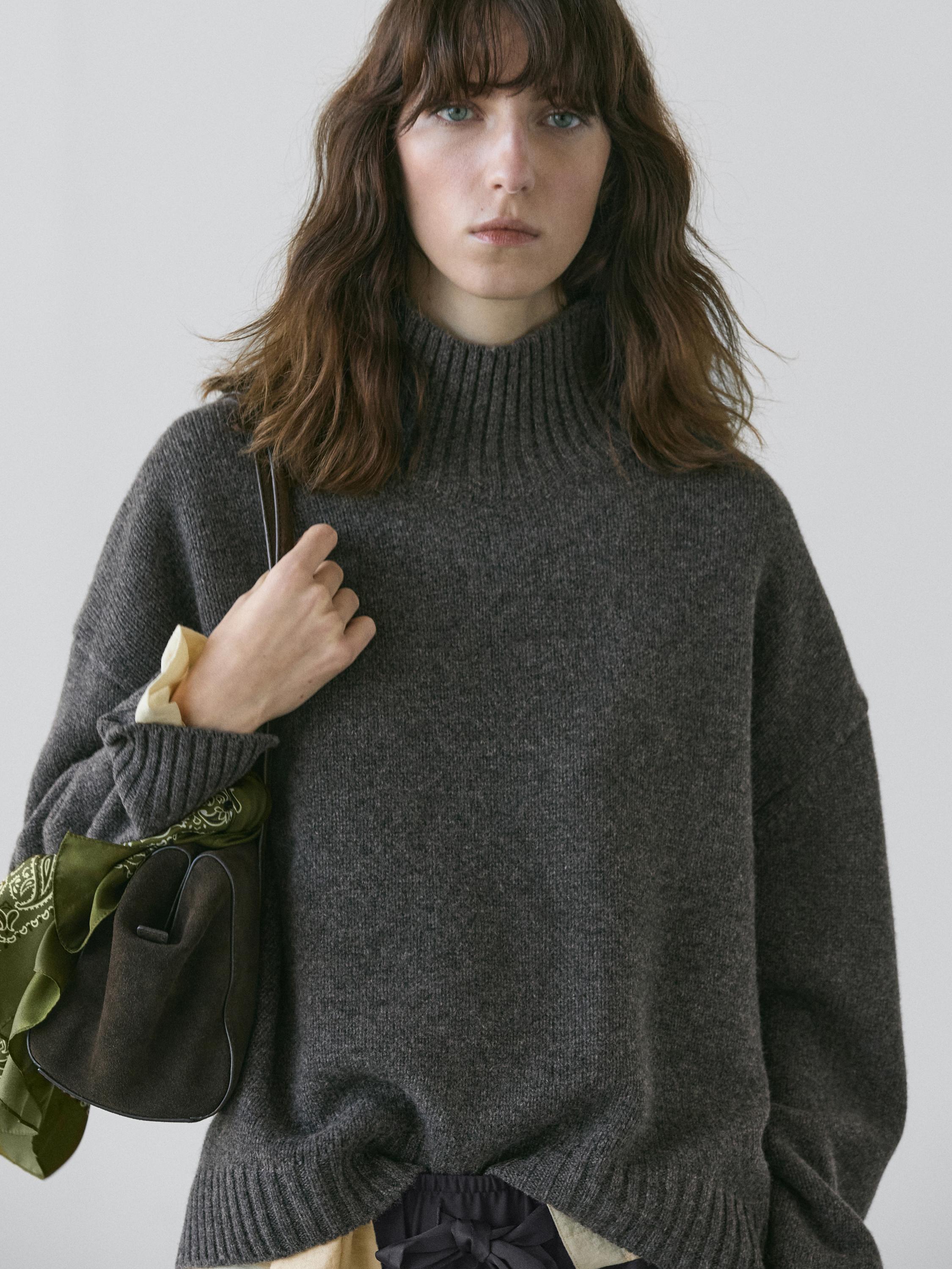 Knit 100% wool turtleneck sweater