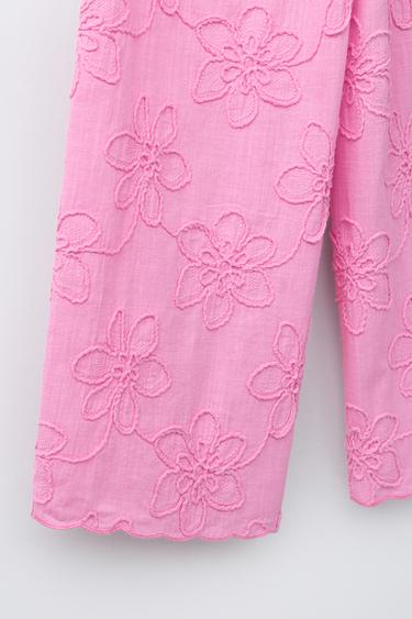HOSE MIT WEITEM BEIN UND BLUMENSTICKEREI - Mittelrosa von Zara