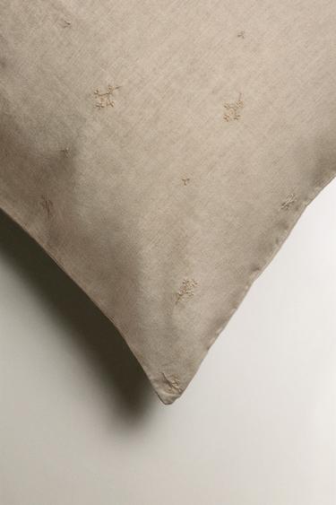 CHILDREN’S LINEN PILLOWCASE WITH FLORAL EMBROIDERY - Light beige by Zara - Image 4