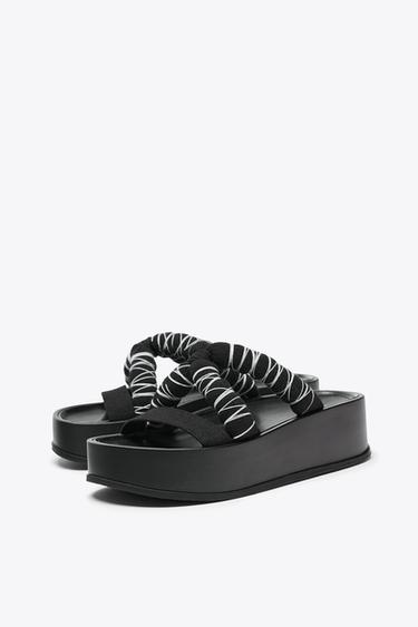 SANDALES COMPENSÉS À BRIDES MATELASSÉES X FANGLU LIN - Noir de Zara - Image 2