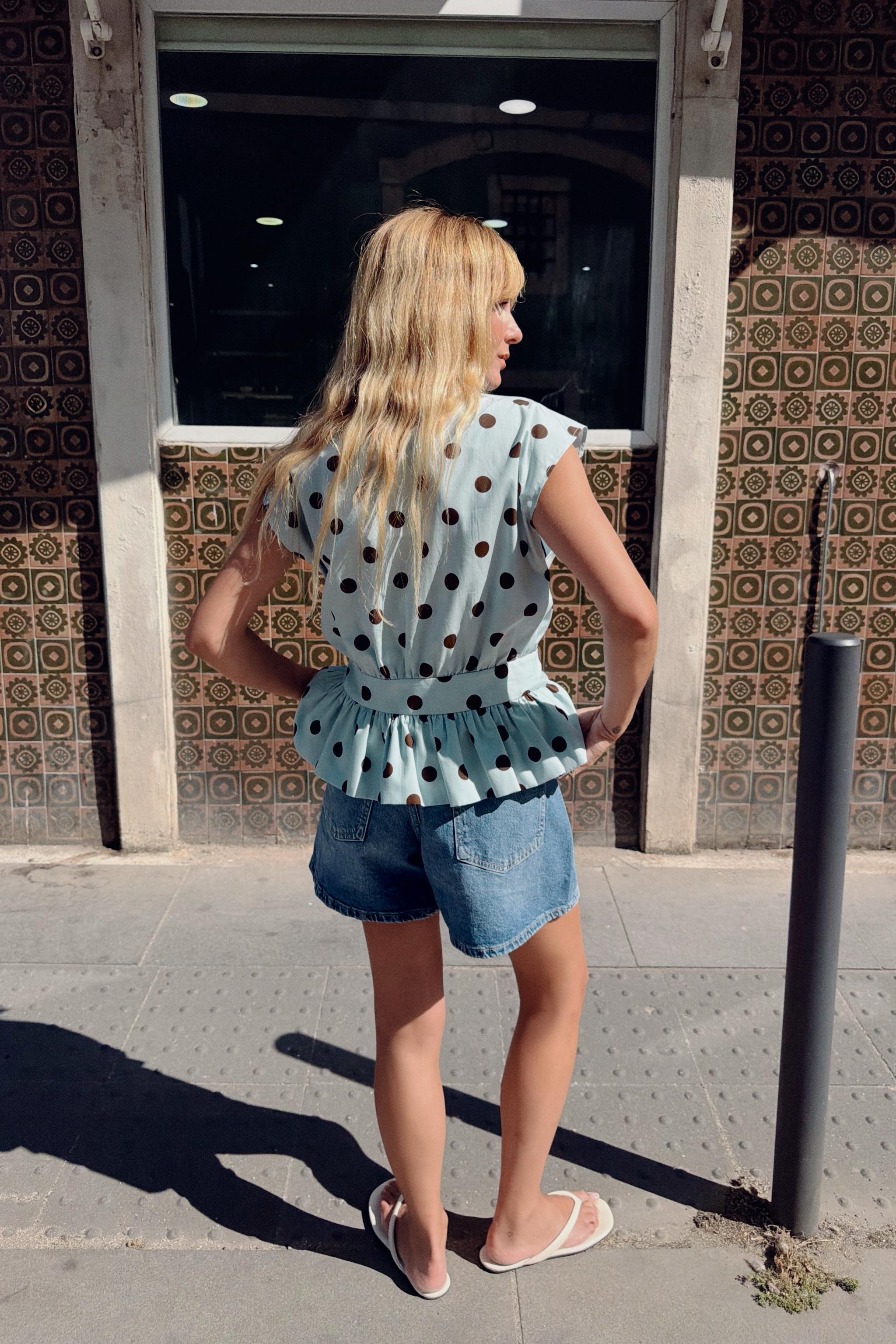 Zara Fiyonklu Puantiye Desenli Kolsuz Gömlek görsel 3