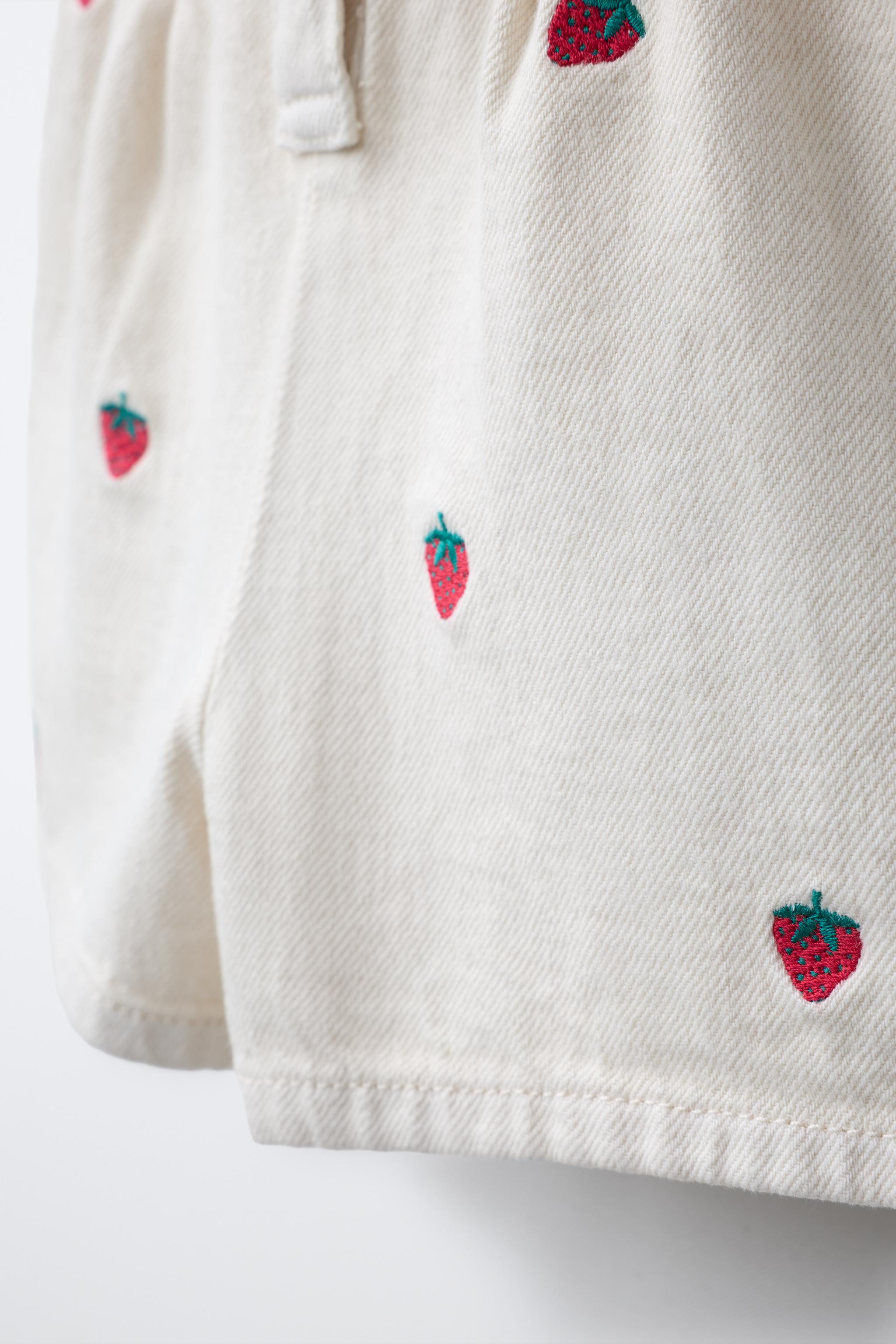 COMBINAISON COURTE EN SERGÉ BRODÉE FRAISES
