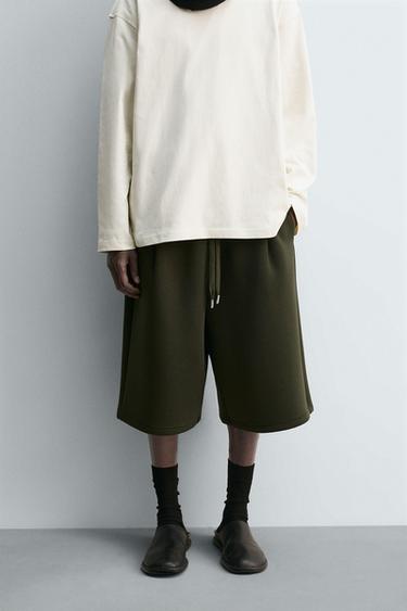 Zara NEOPRENE EFFECT PLEATED LONG BERMUDA SHORTS - Dark green