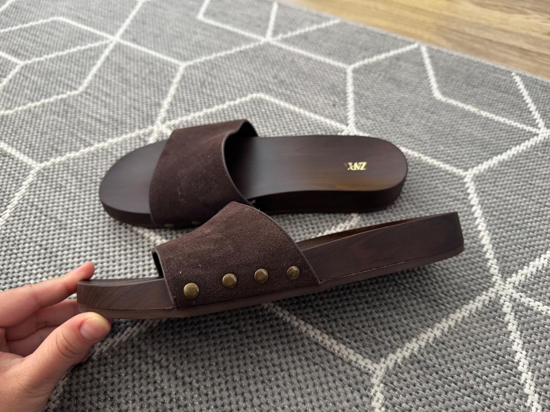 FLAT LEATHER SANDALS - Image 2