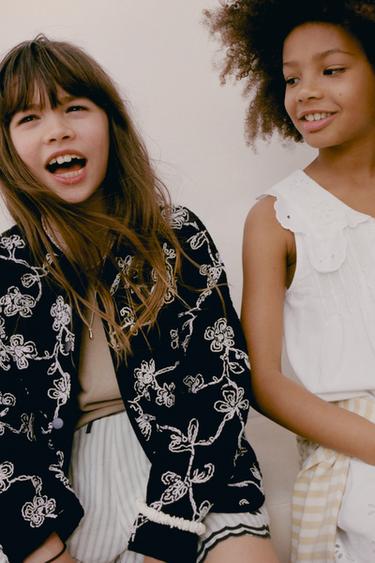 СТЕГАНЫЙ ЖАКЕТ С КОНТРАСТНОЙ ВЫШИВКОЙ — Черный / Цвет небеленого полотна от Zara