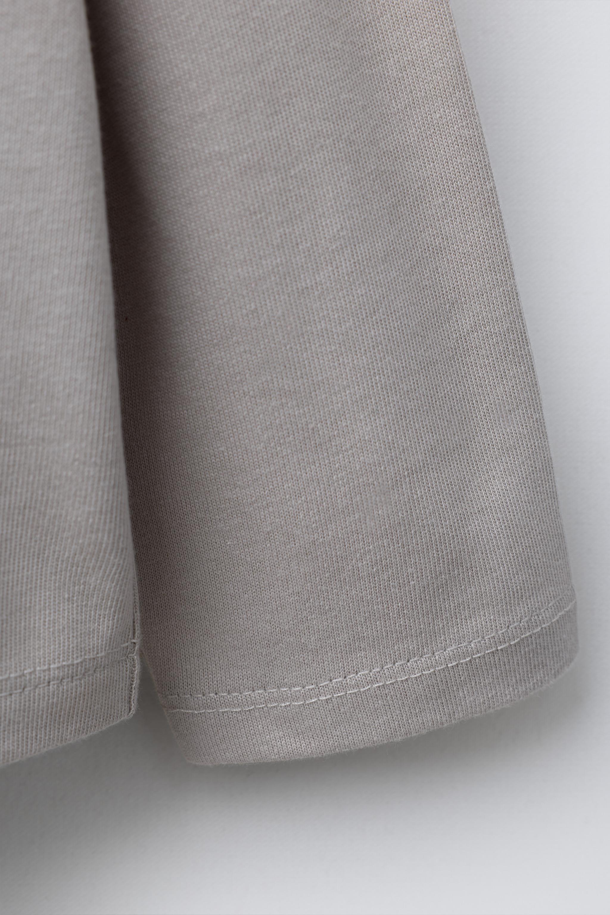 T-SHIRT À INSCRIPTION BRODÉE