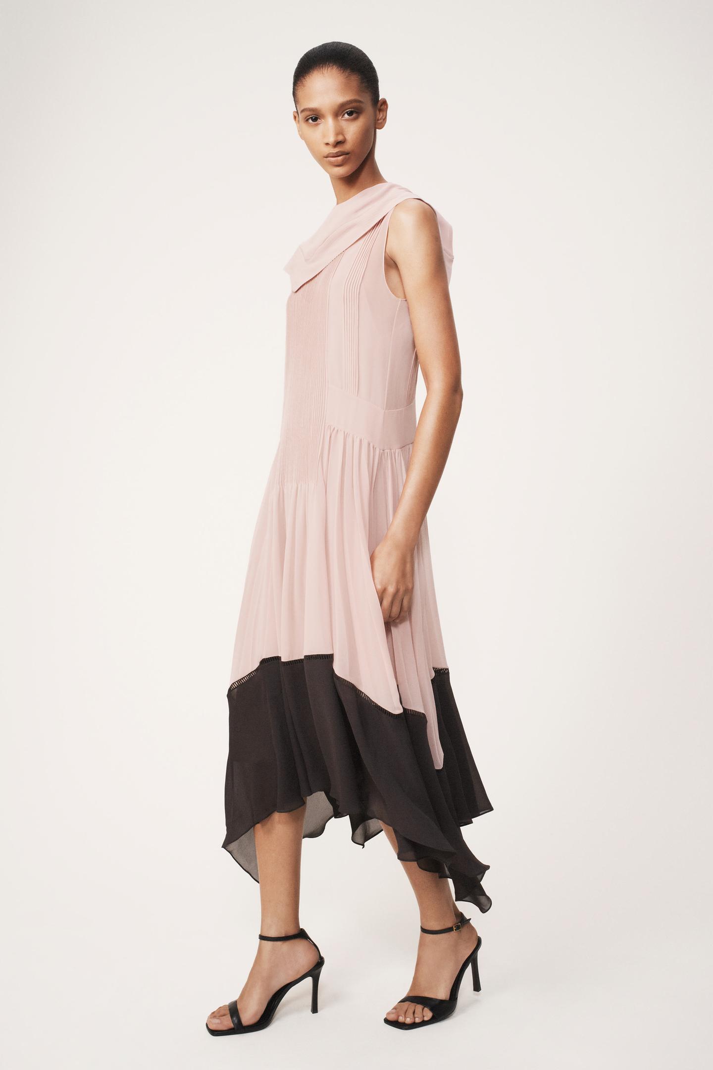 Женское платье Zara Pleated Dress - the Item, цвет: Бледный розовый — фото 2