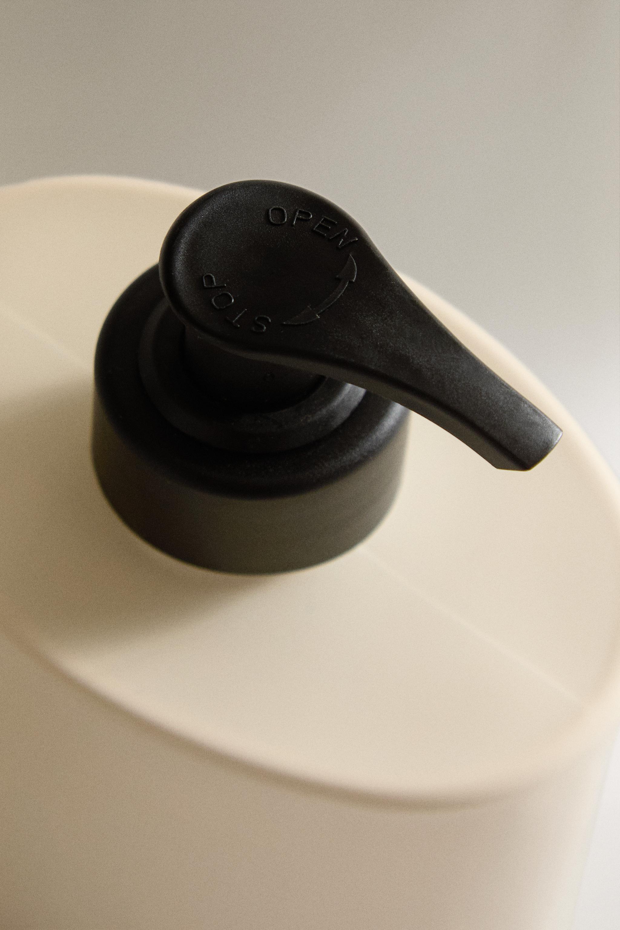 (500 ML) SAVON LIQUIDE POUR LES MAINS MUSKY LILY