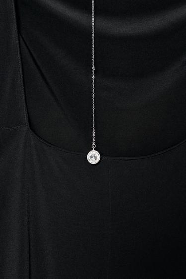 ROBE MI-LONGUE DRAPÉE ET BIJOUX DOS - Noir de Zara - Image 6