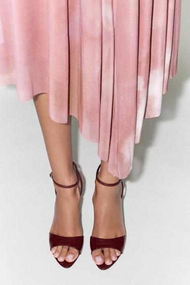 SANDALES À BRIDE ET TALONS MÉTALLISÉS - Bordeaux de Zara - Image 1