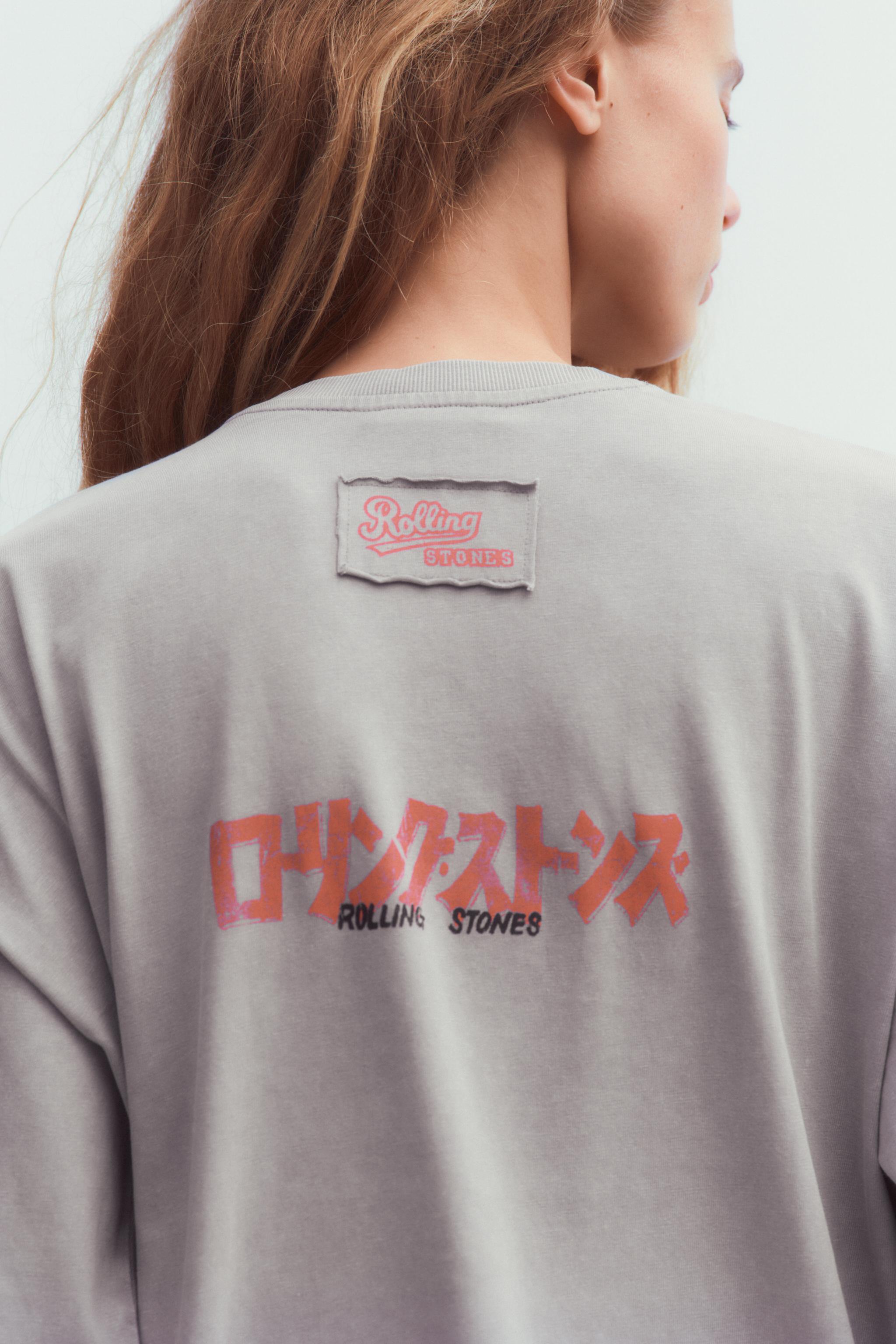 ZARA ザ・ローリング ストーンズ ウォッシュドエフェクトTシャツ ROLLING STONES © ウォッシュドエフェクトTシャツ - カーボン