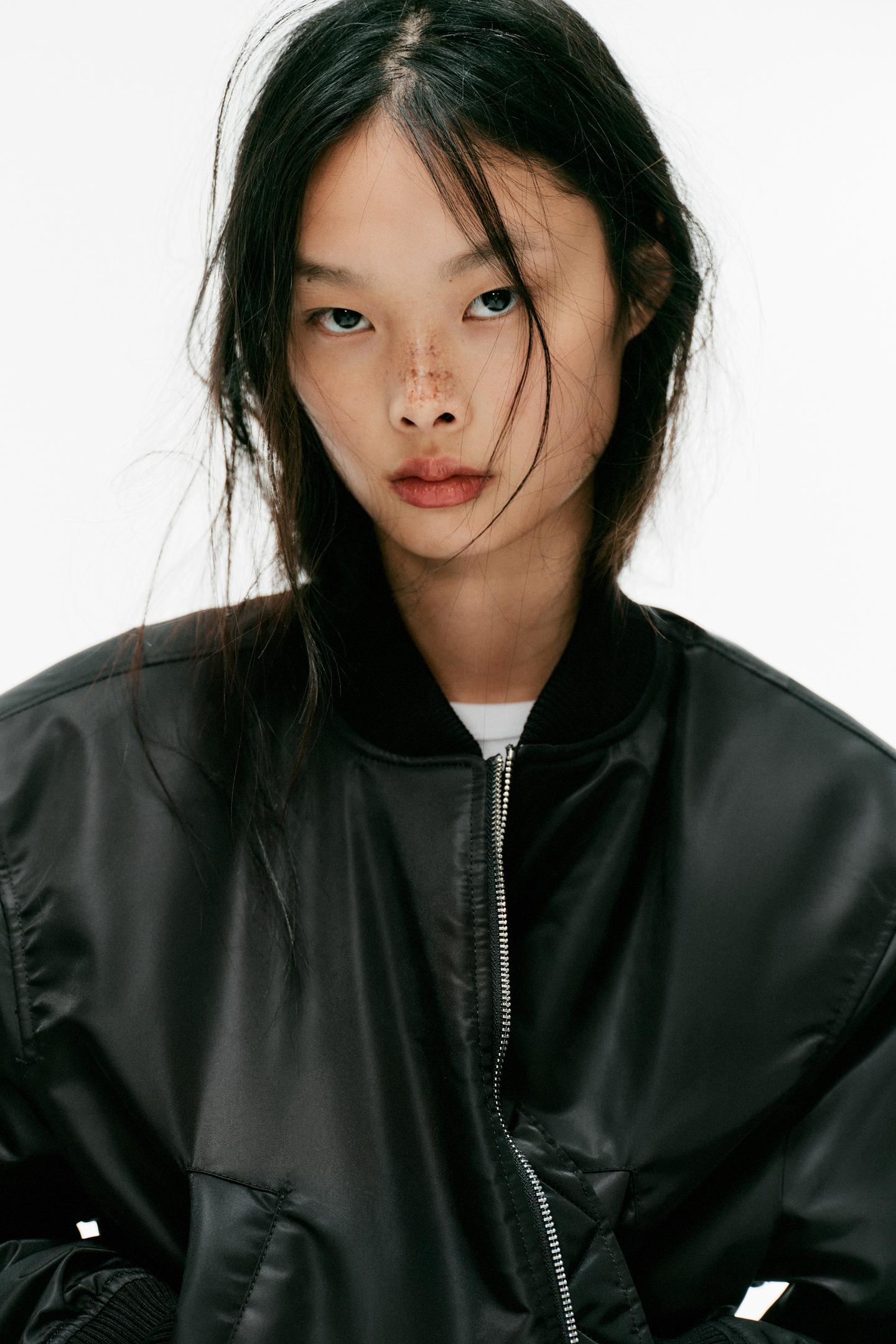 Женская куртка Zara Water-Repellent Bomber Jacket with Shoulder Pads, цвет: Чёрный — фото 2