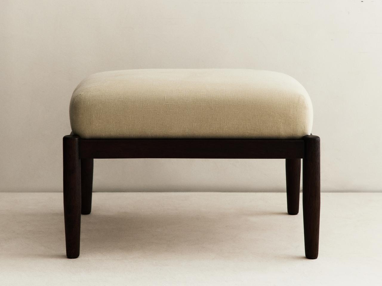 WOOD AND LINEN FOOTREST STOOL — Dark beige