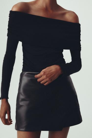 SHORT-SAIA COM EFEITO COURO - Preto da Zara