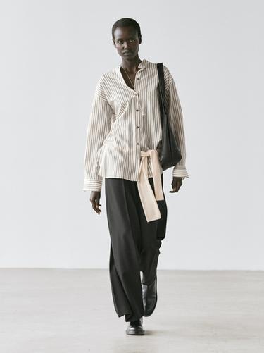 Chemisier fluide à rayures et col mao - Blanc cassé de Zara