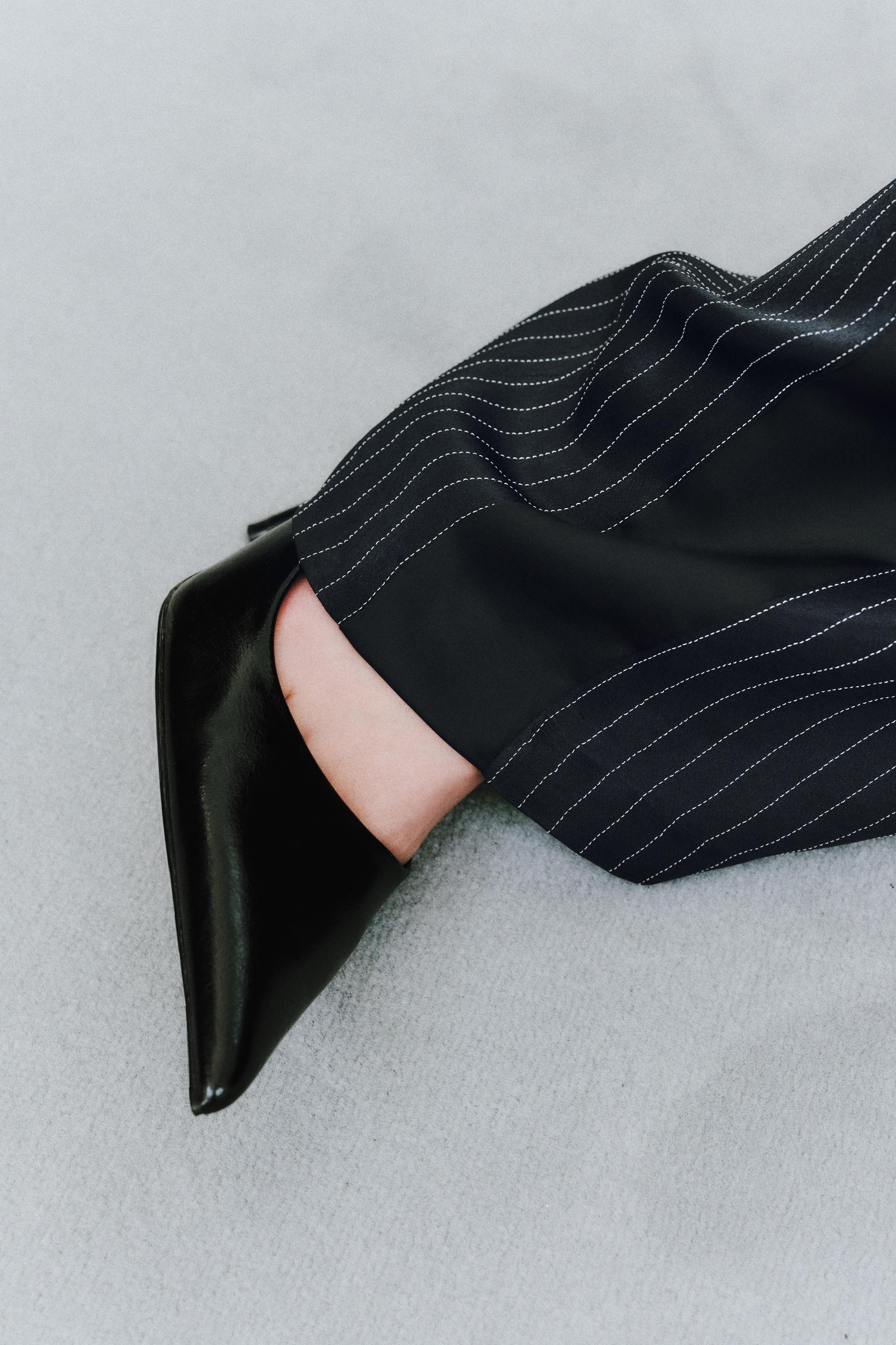 【ZARA】サテンピンストライプ柄パンツ | 3067/400/401 ZARA】サテンピンストライプ柄パンツ | 3067/400/401 (ZARA
