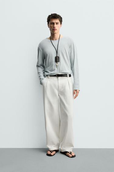 PANTALÓN CHINO DENIM BARREL FIT PLIEGUES - Blanco de Zara - Imagen 0