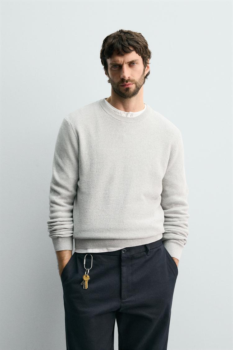 REGULAR FIT TEXTURED SWEATER