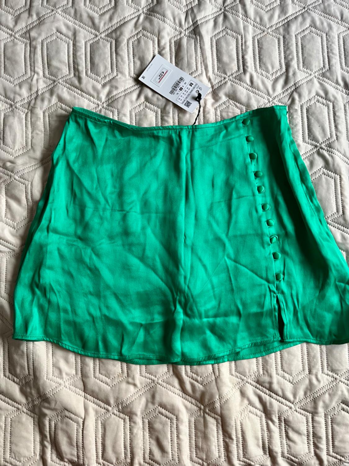 SATIN SKORT WITH BUTTONS