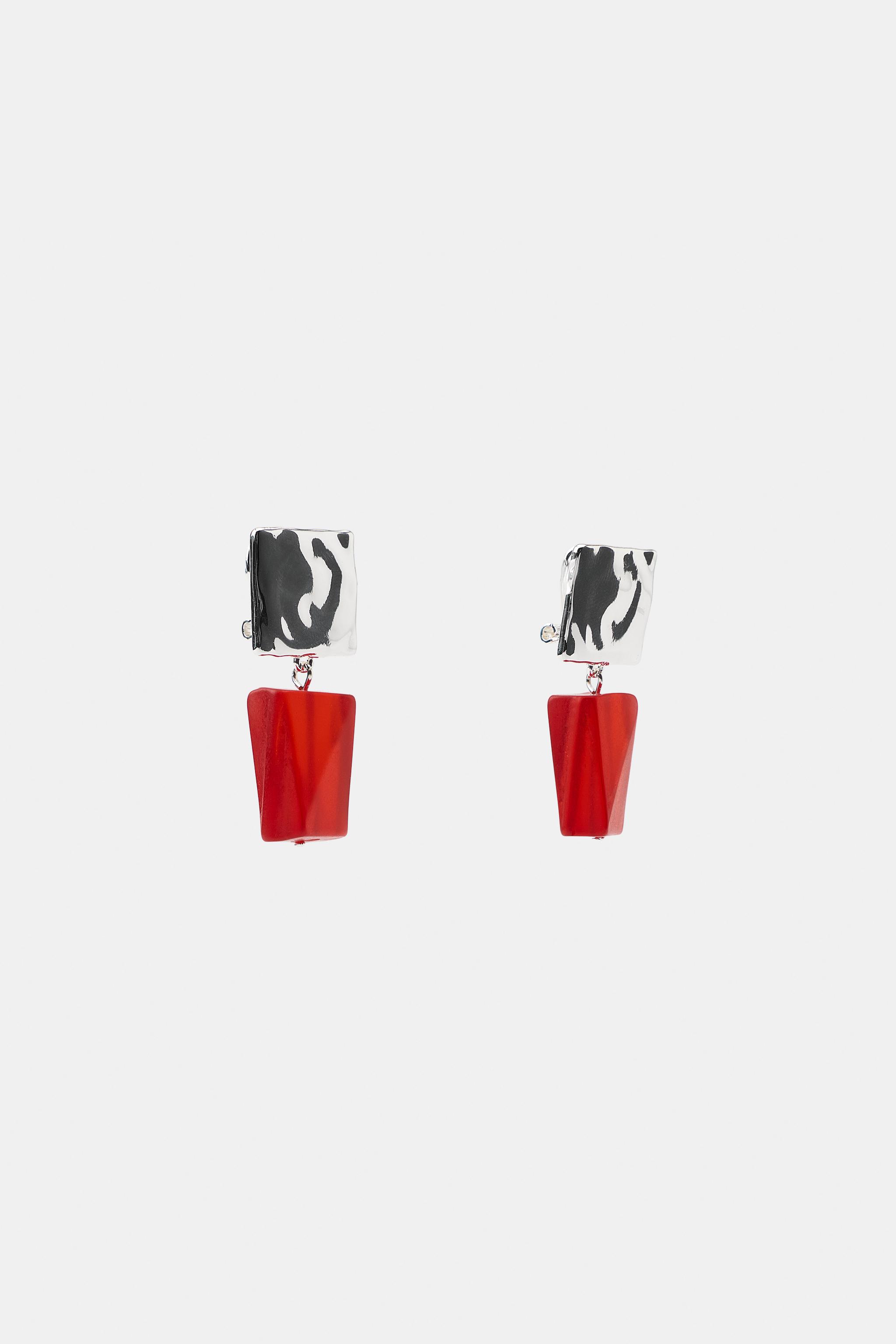 METAL AND RESIN EARRINGS