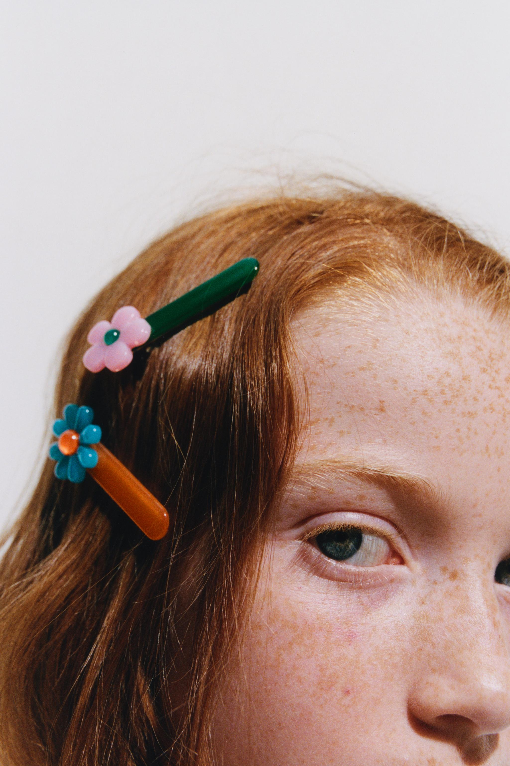 PACK OF THREE FLORAL HAIR CLIPS — Multicolored