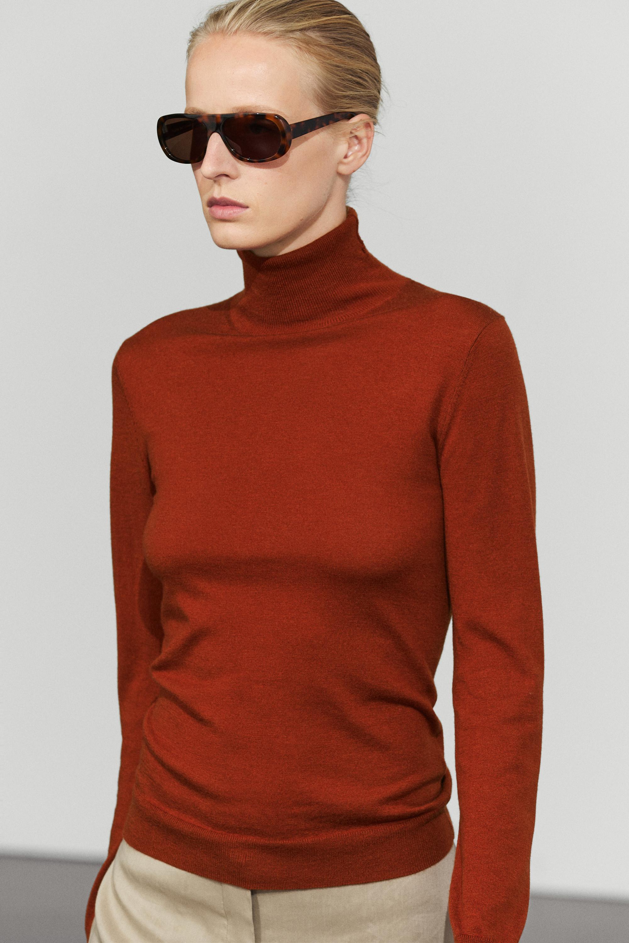 Wool-blend turtleneck knit sweater — Russet