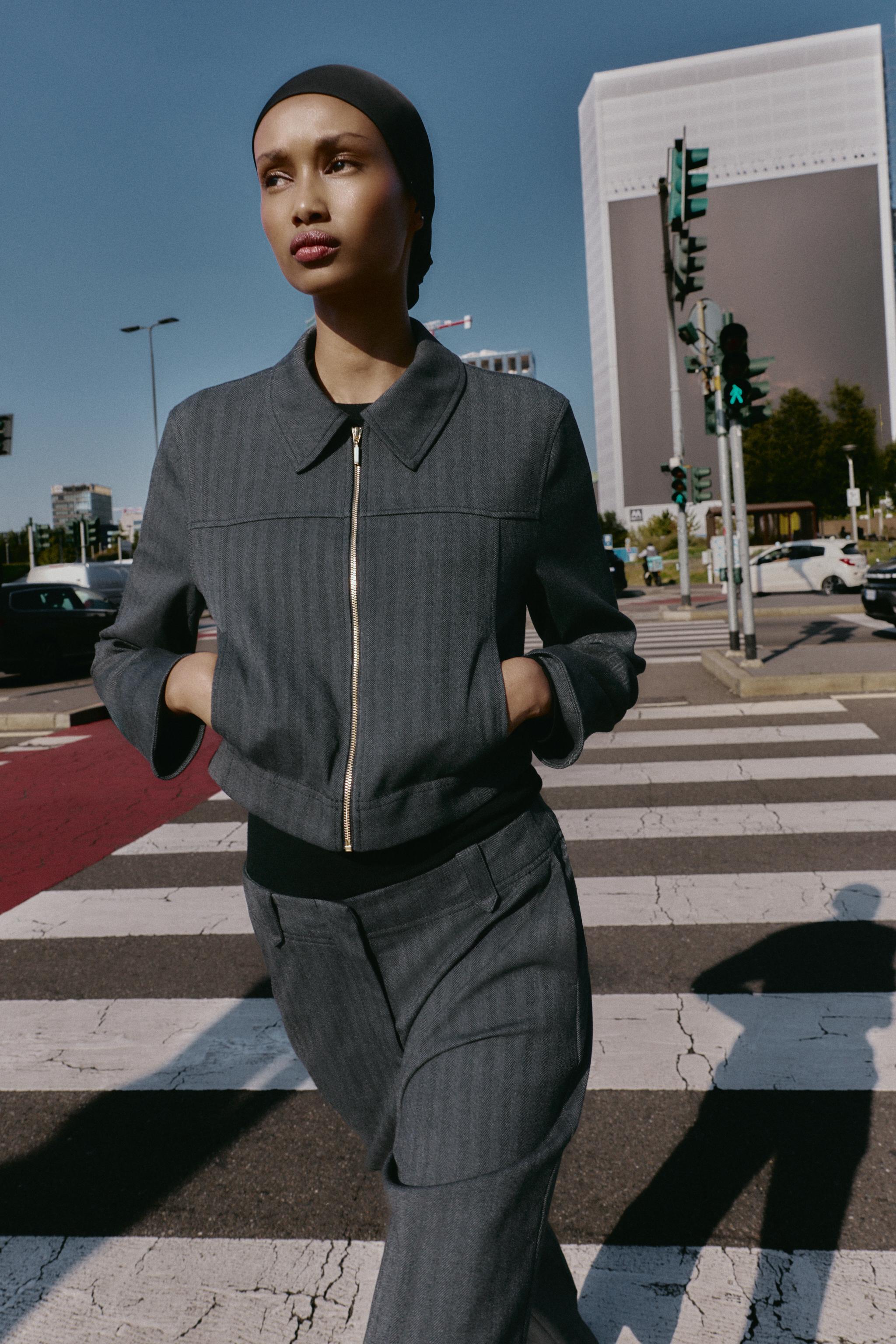 ZARA グレー テーラードクロップド丈ジャケット&ワイドパンツ ZARA グレー テーラードクロップド丈ジャケット&ワイドパンツ