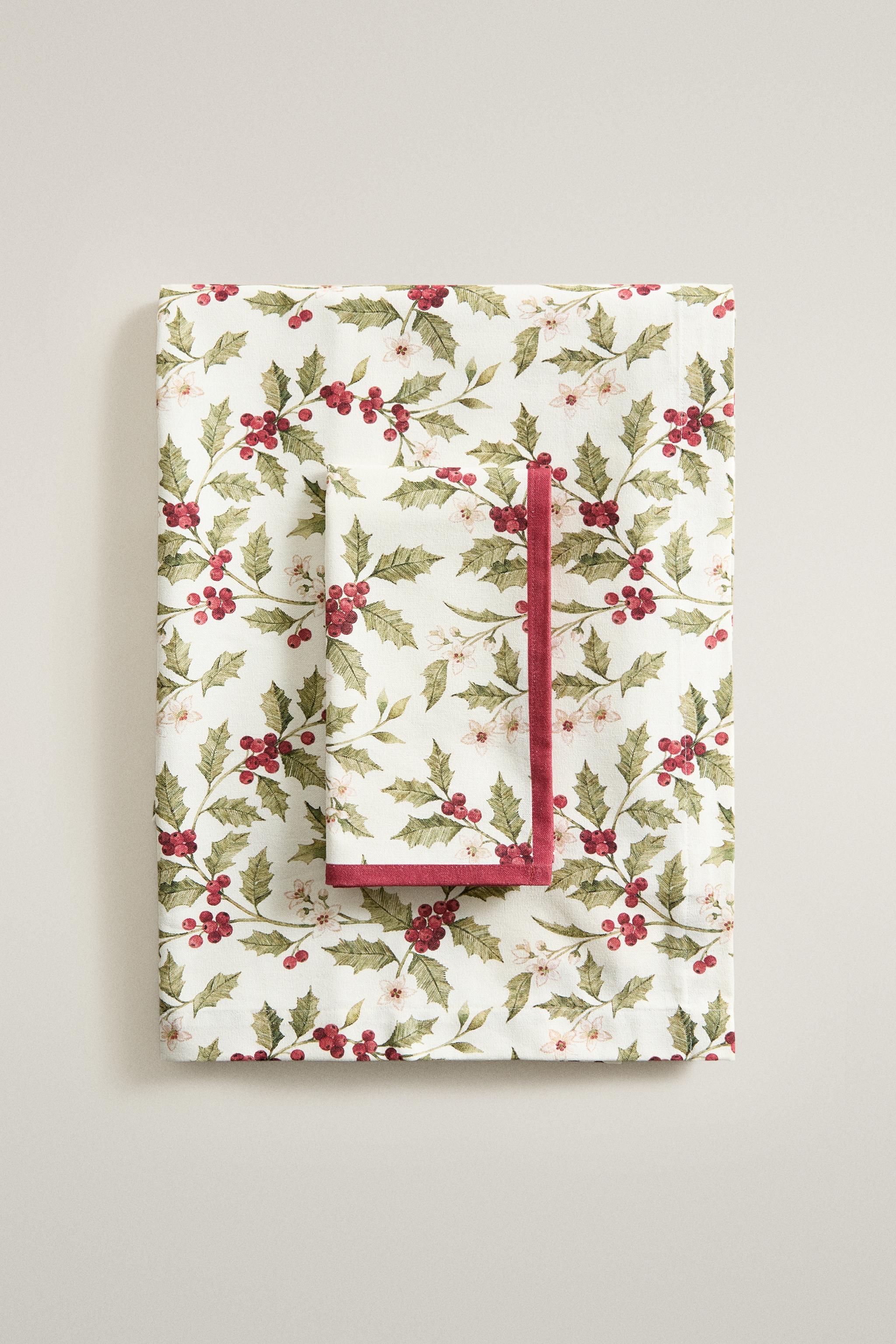 COTTON CHRISTMAS HOLLY TABLECLOTH