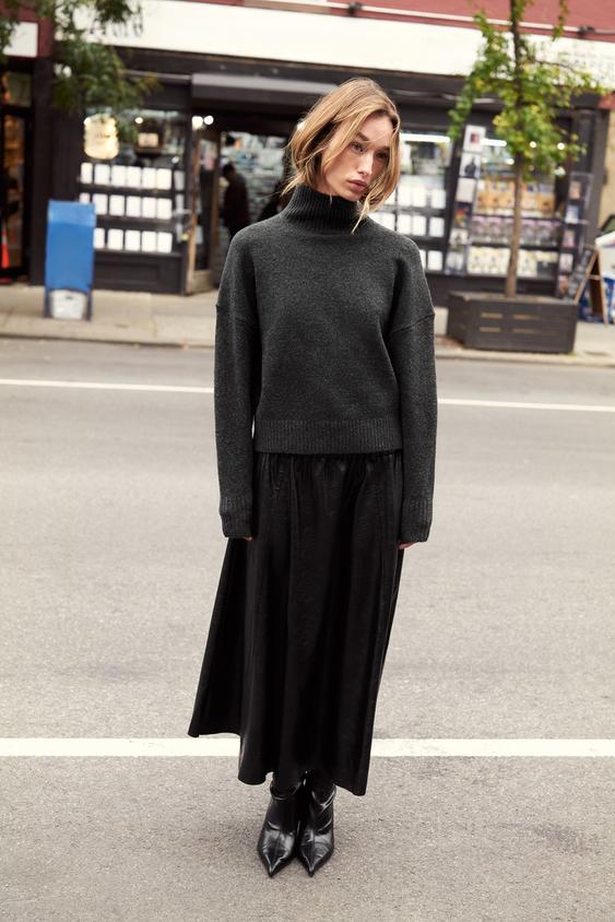 SOFT KNIT HIGH NECK JUMPER