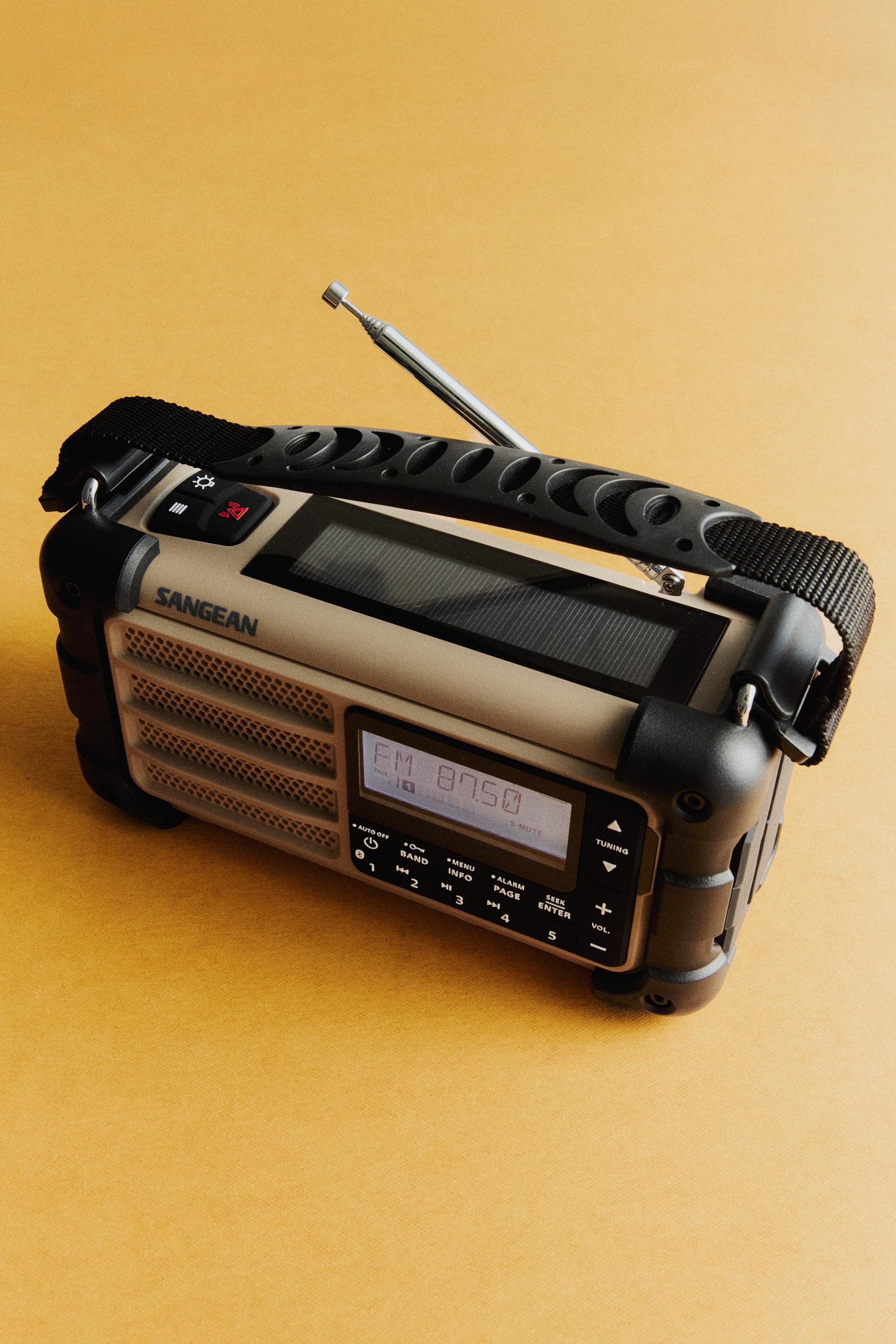 PORTABLE RECHARGEABLE RADIO — Light brown