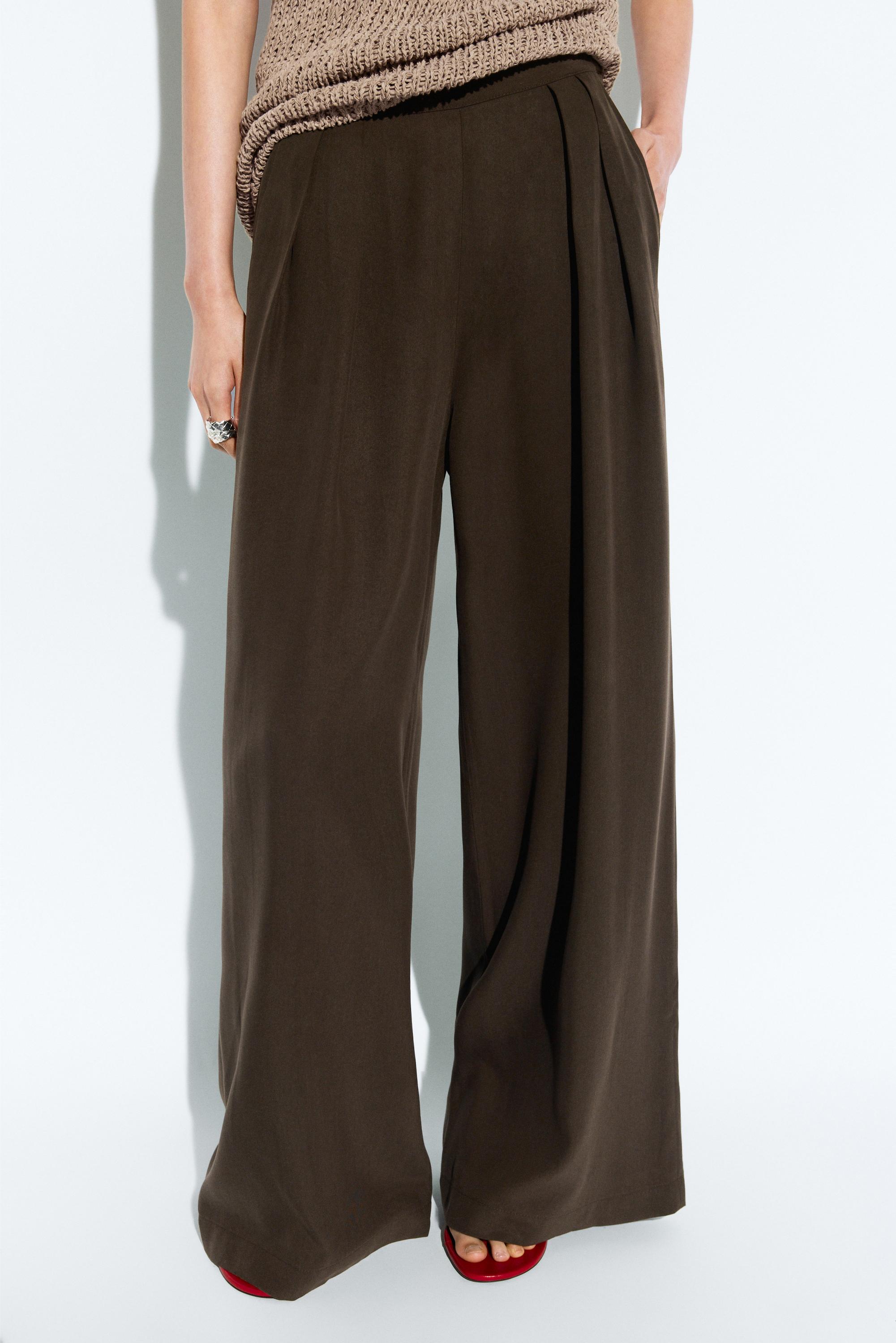 Flowing wide-leg pants with dart detail