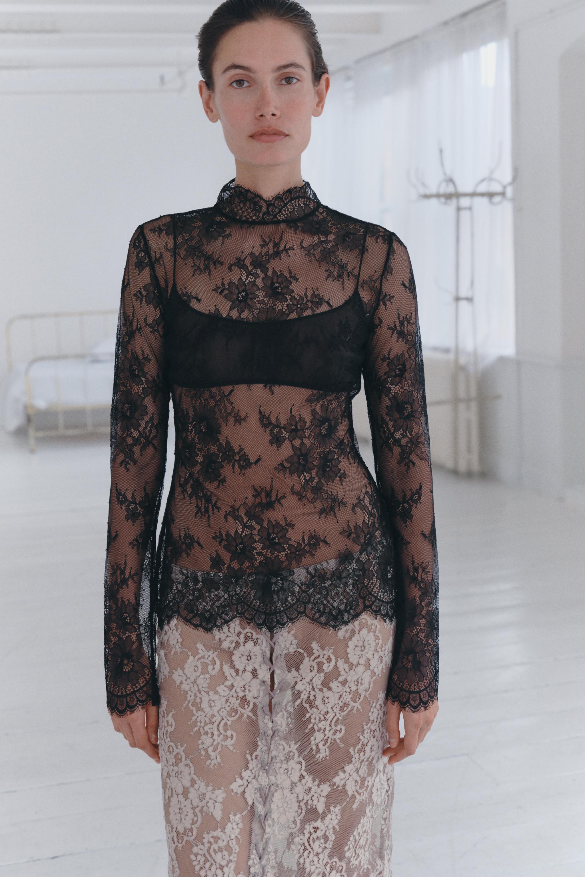 HIGH-NECK LACE TOP