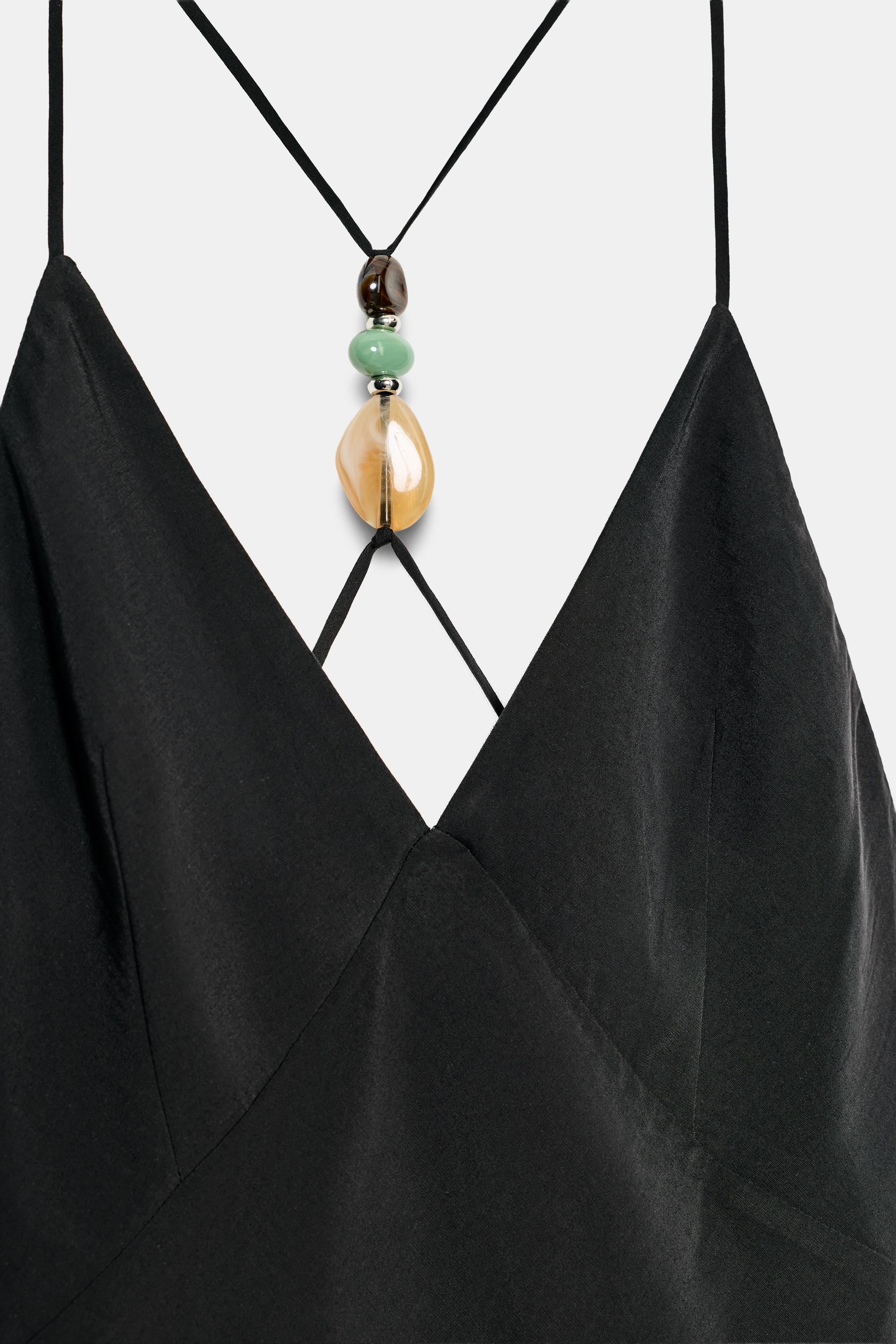 ROBE MI-LONGUE À BRETELLES ET PIERRES
