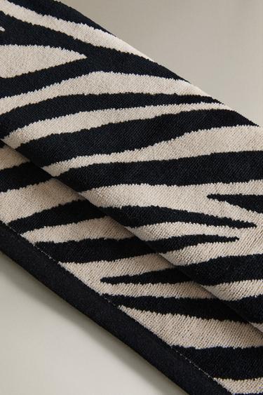 SERVIETTE DE BAIN VELOURS IMPRIMÉ ANIMAL - Sable / Noir de Zara - Image 3