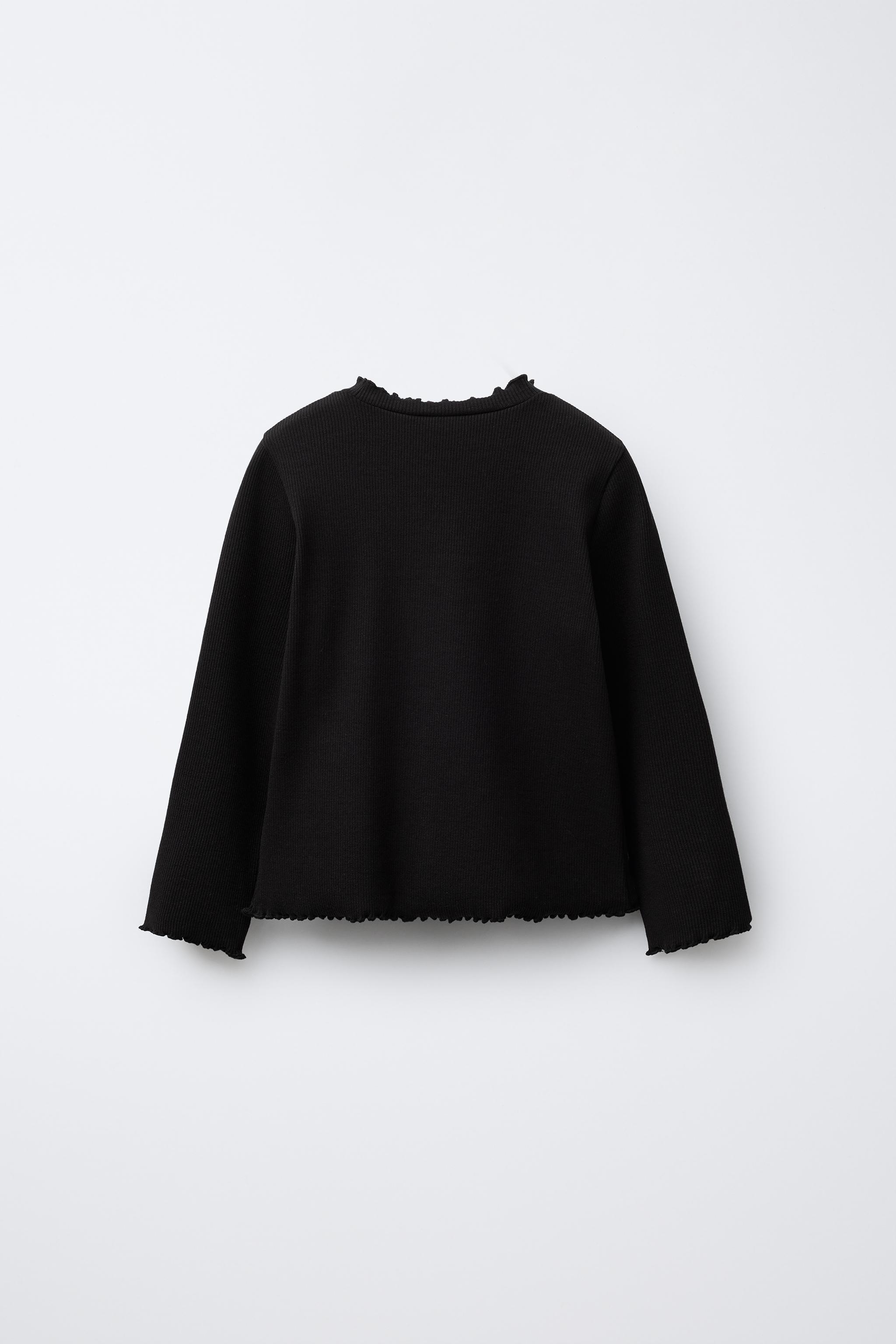 RIBBED TOP WITH EMBROIDERED DETAIL