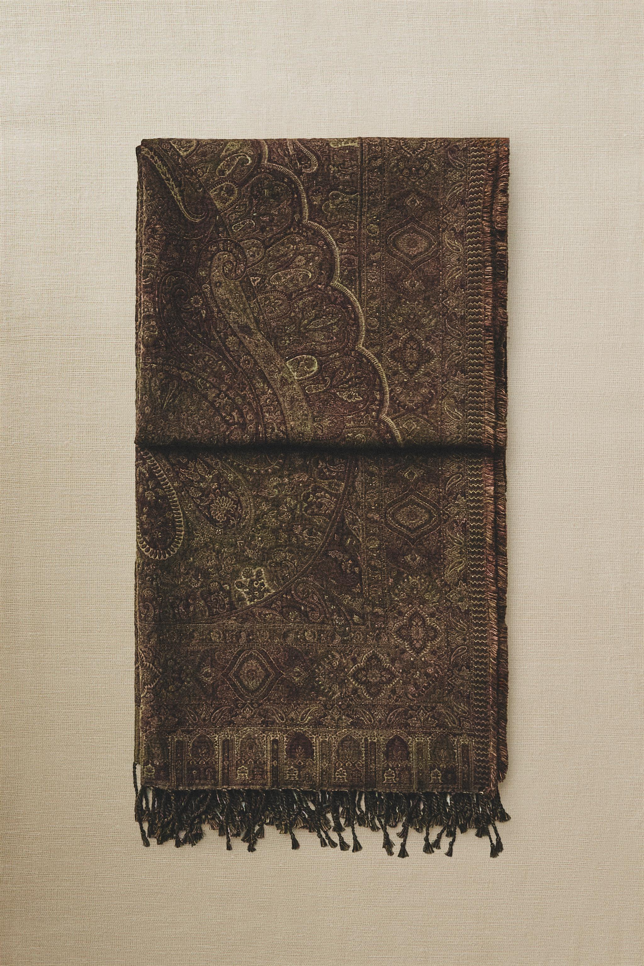 PAISLEY JACQUARD BLANKET