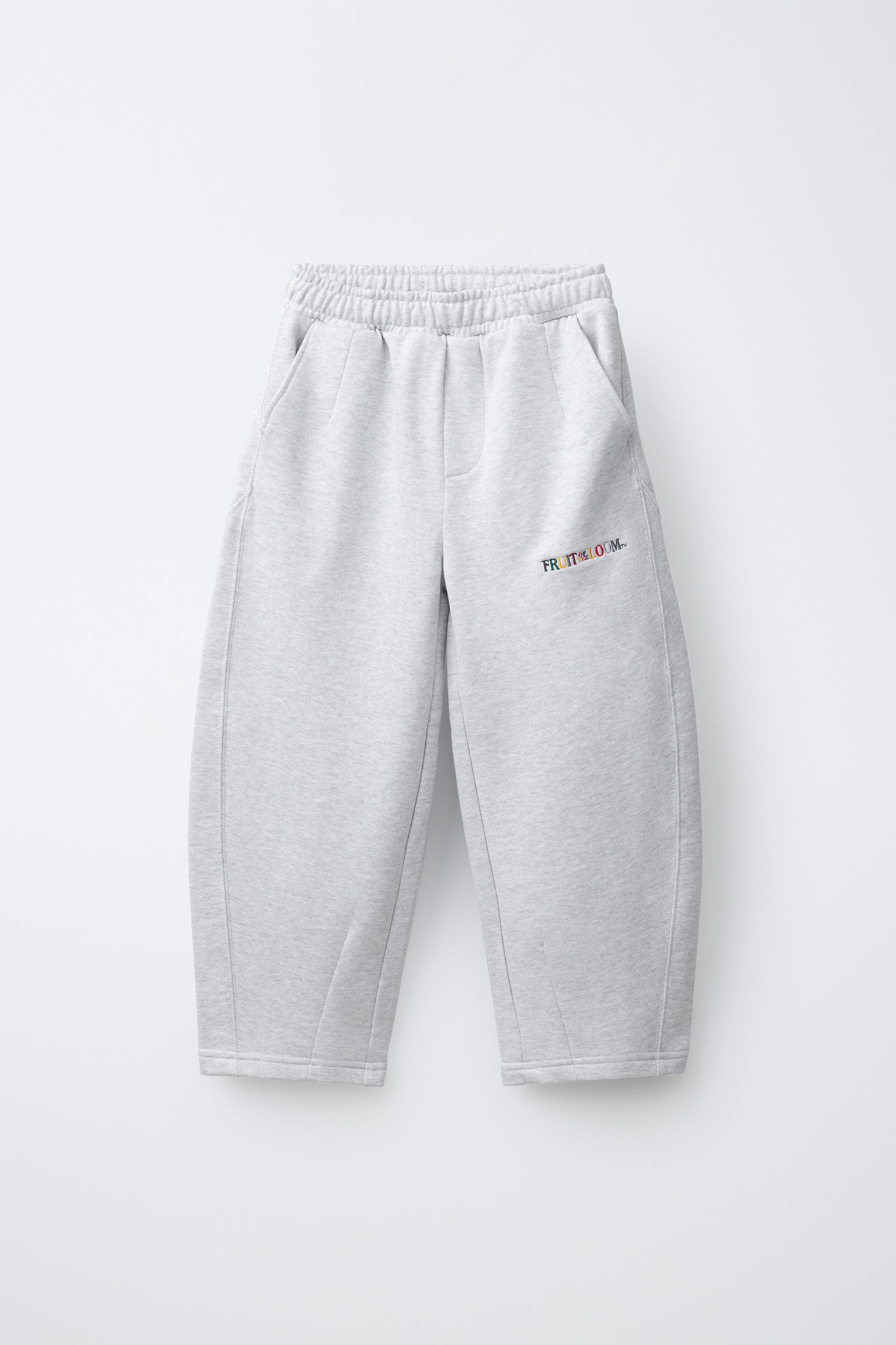 PANTALON EN MOLLETON BARREL BRODÉ FRUIT OF THE LOOM™