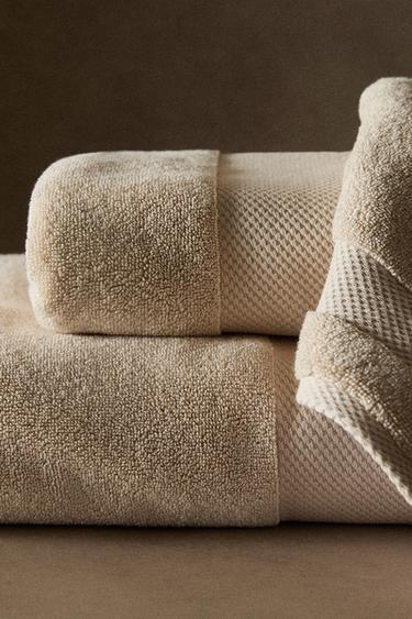 (800 GXM²) EXTRA SOFT BATH TOWEL - Beige by Zara