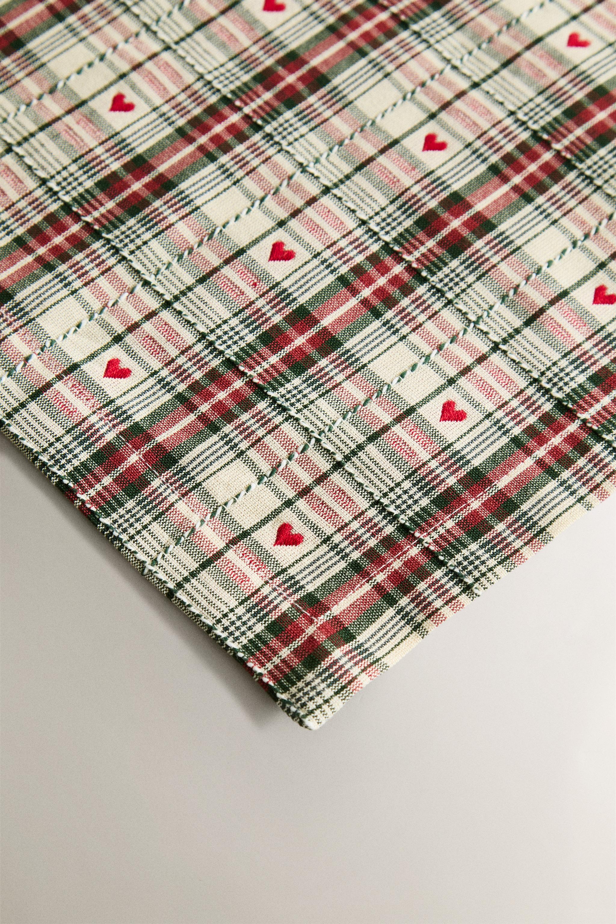 DYED THREAD CHRISTMAS HEART PLACEMAT (PACK OF 2)