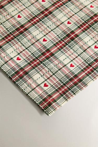 DYED THREAD CHRISTMAS HEART PLACEMAT (PACK OF 2) - Red by Zara - Image 2