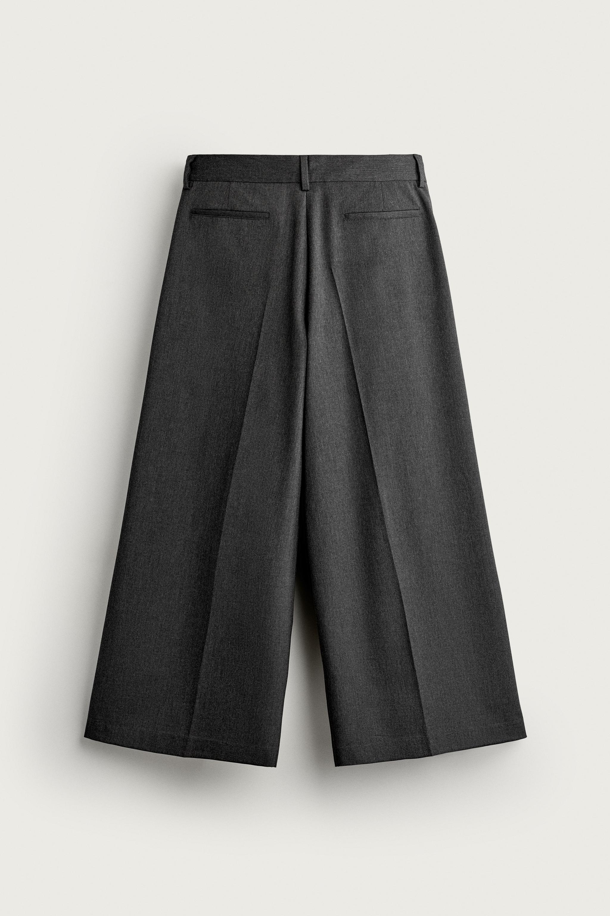 WIDE-FIT PLEATED PANTS