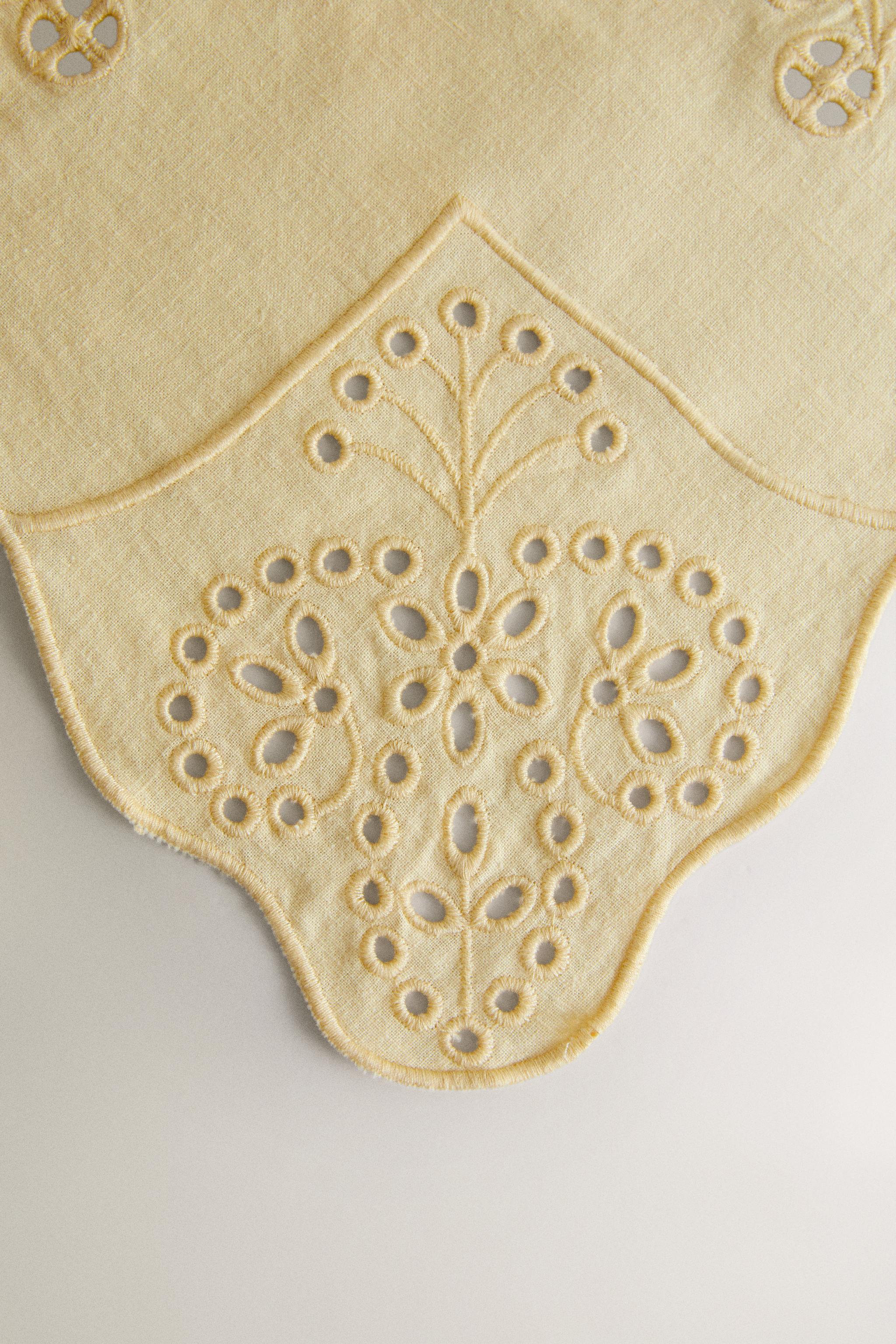 LOT DE SERVIETTES DE TABLE LIN BRODERIE AJOURÉE (LOT DE 2)