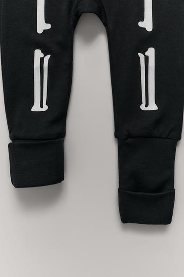 PIJAMA PIE CONVERTIBLE ESQUELETO GLOW IN THE DARK - Negro de Zara