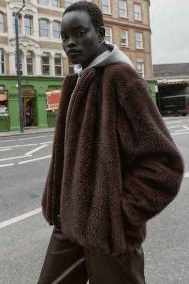 BLOUSON BOMBER BIMATIÈRE CAPUCHE EFFET FOURRURE - Marron de Zara