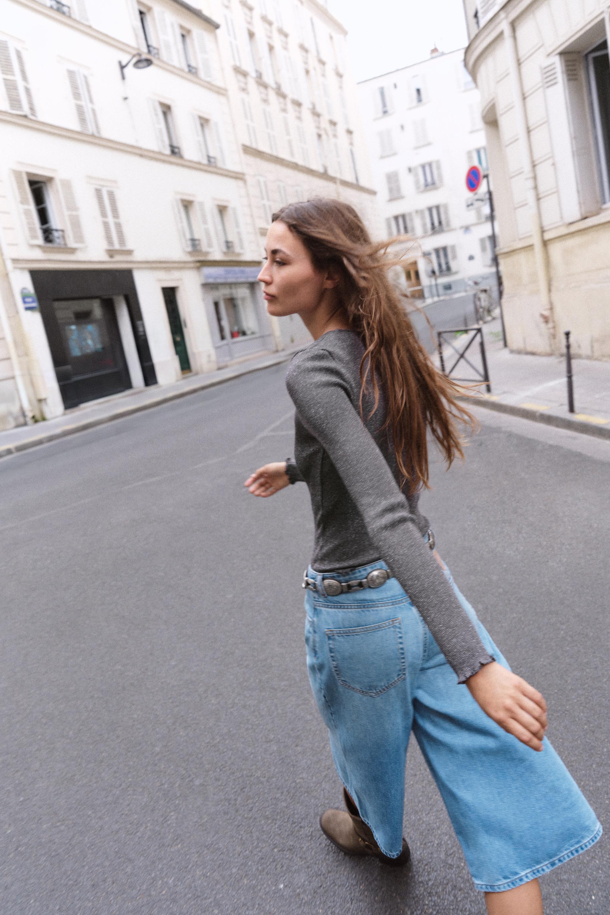 T-SHIRT EN DENTELLE ET FIL MÉTALLISÉ