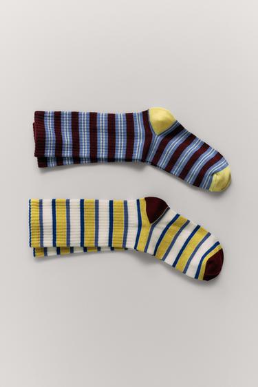 LOT DE DEUX PAIRES DE CHAUSSETTES MONTANTES À RAYURES - Multicolore de Zara