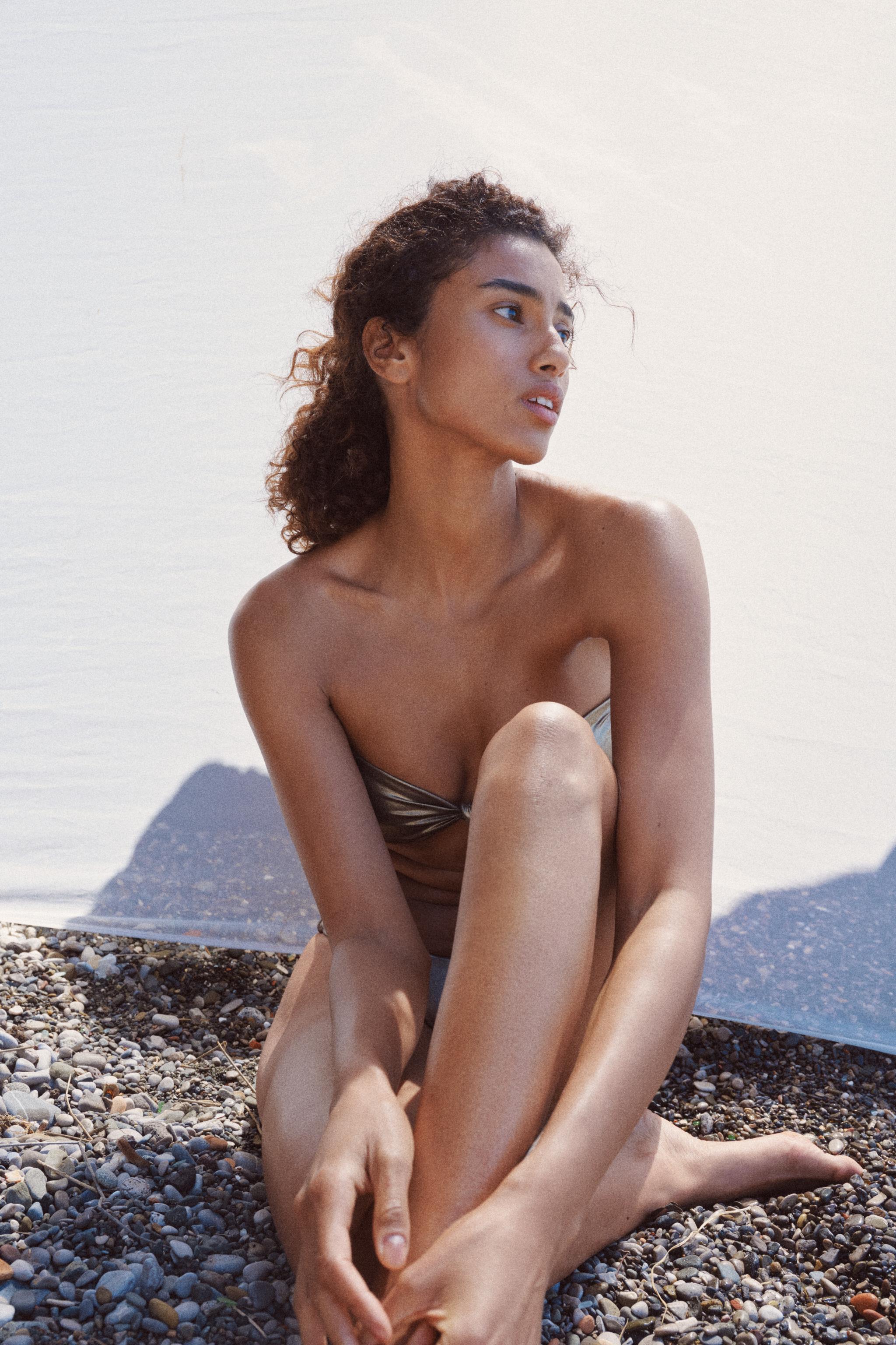 HAUT DE BIKINI BANDEAU MÉTALLISÉ