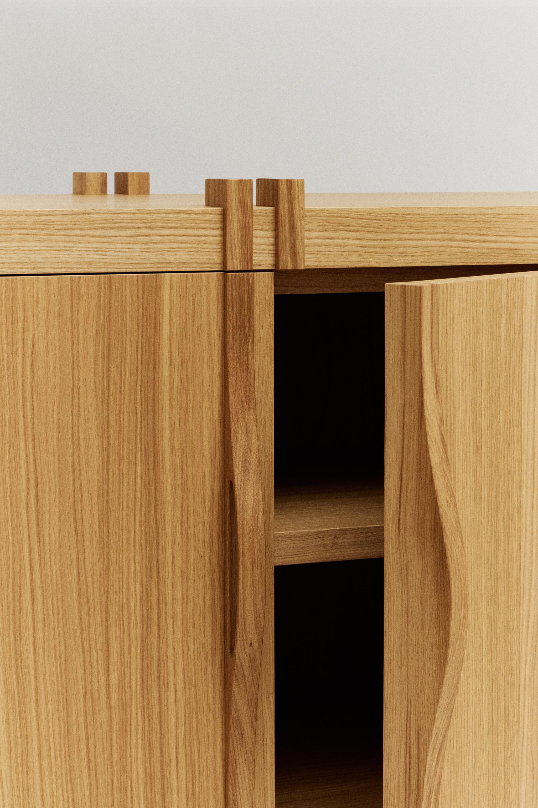 THE PATIENT SIDEBOARD