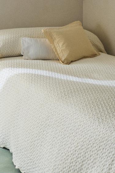 NARZUTA NA ŁÓŻKO DZIECIĘCE O DROBNEJ GOFROWEJ FAKTURZE - Ecru Zara