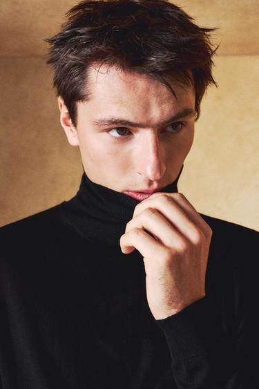 JERSEY CUELLO ALTO BÁSICO - Negro de Zara